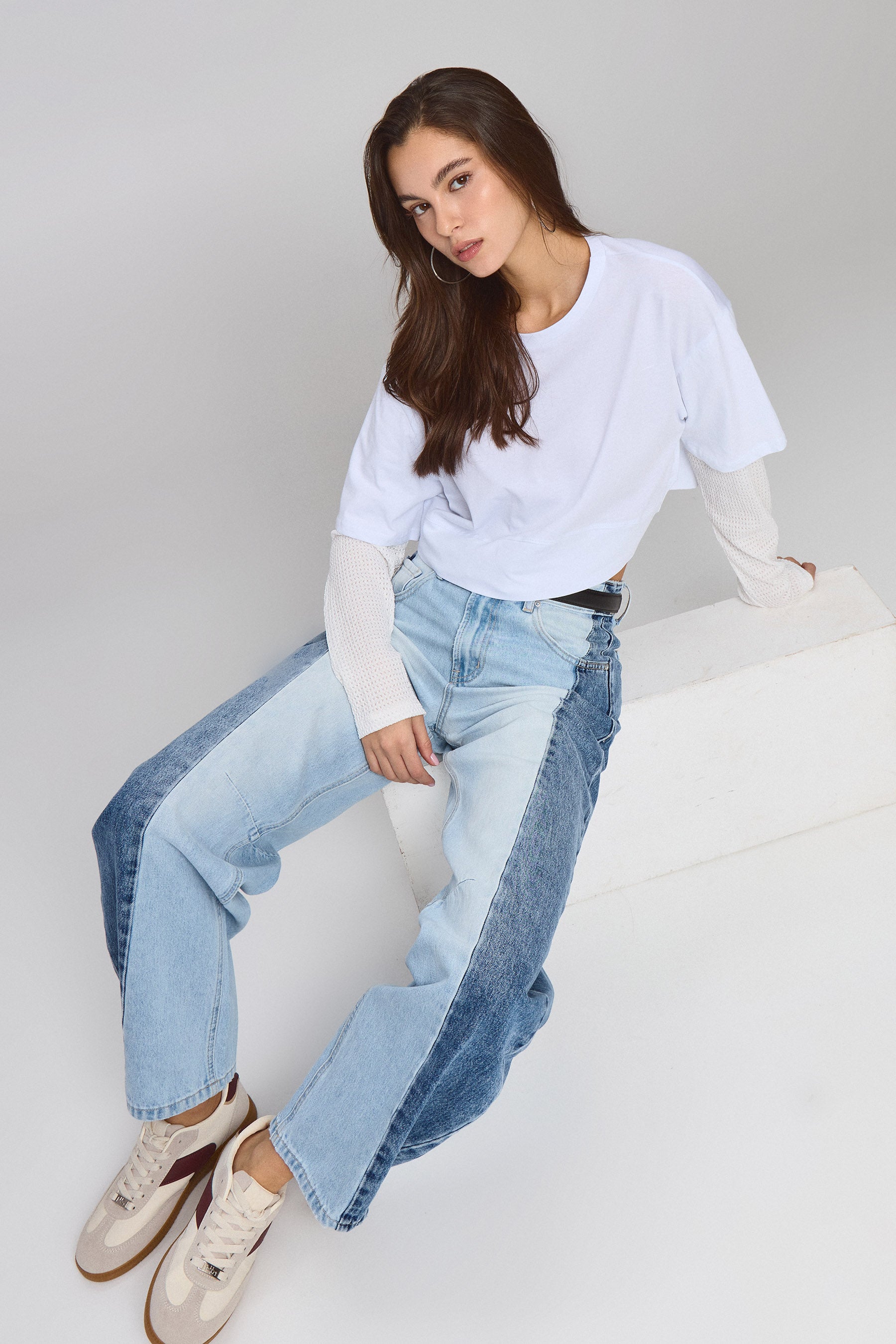 חולצת קרופ עם שרוול סריג