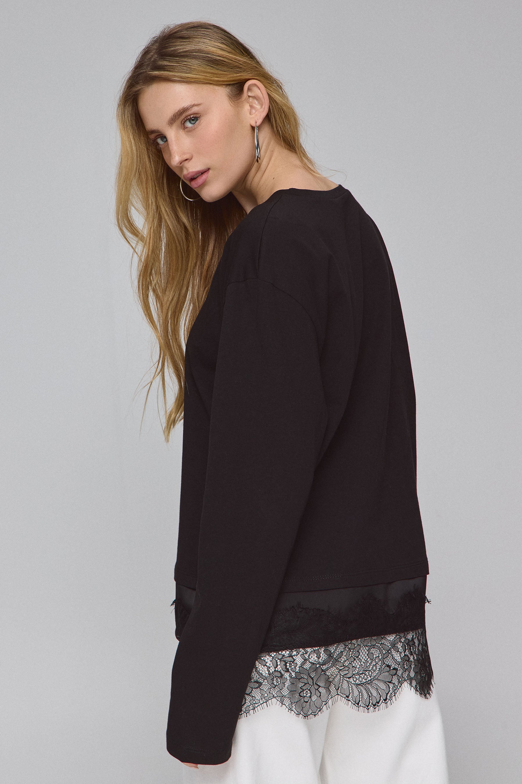 טישירט אוברסייז שילוב תחרה בלאק