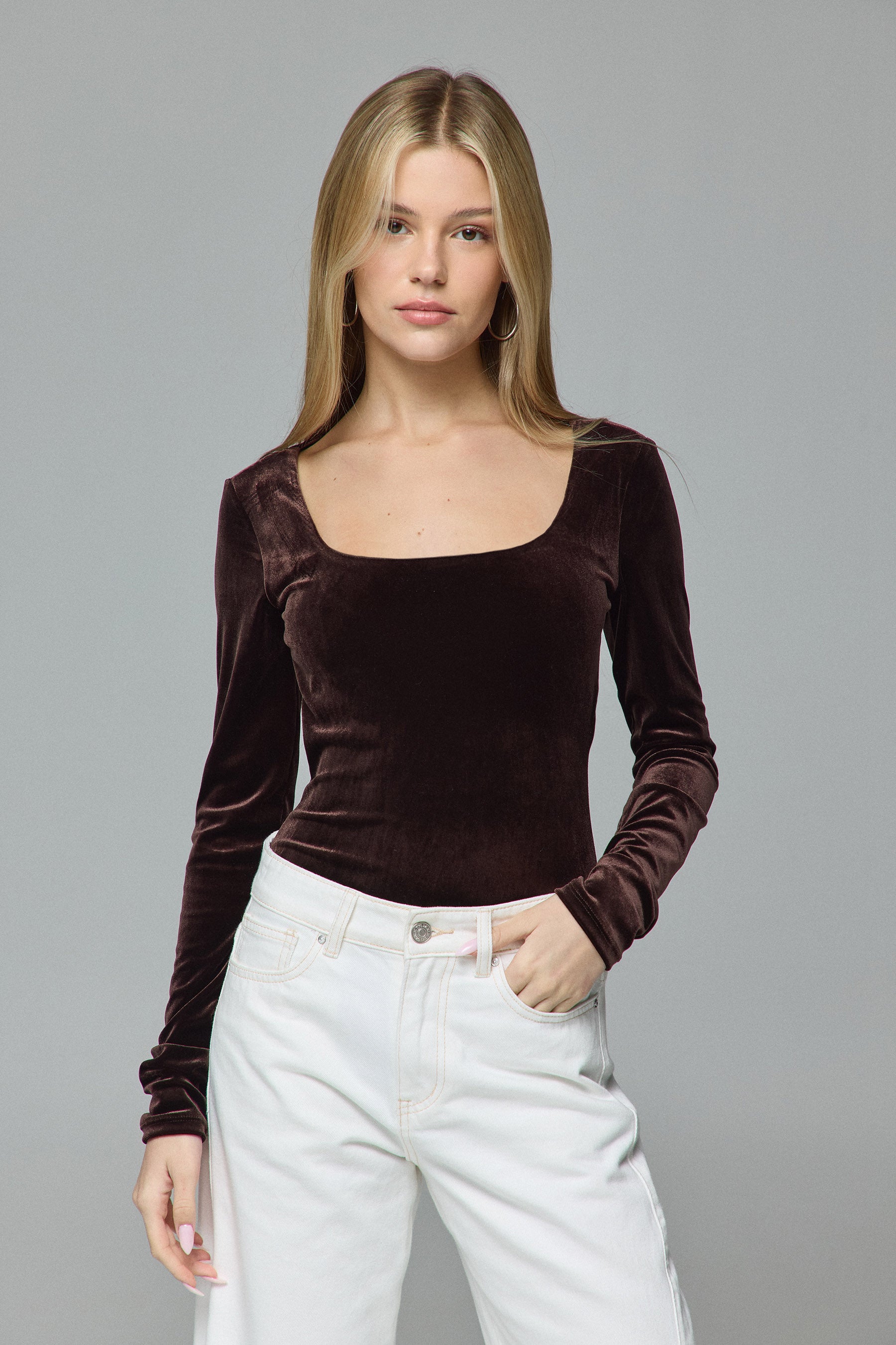 בגד גוף קטיפה בראון