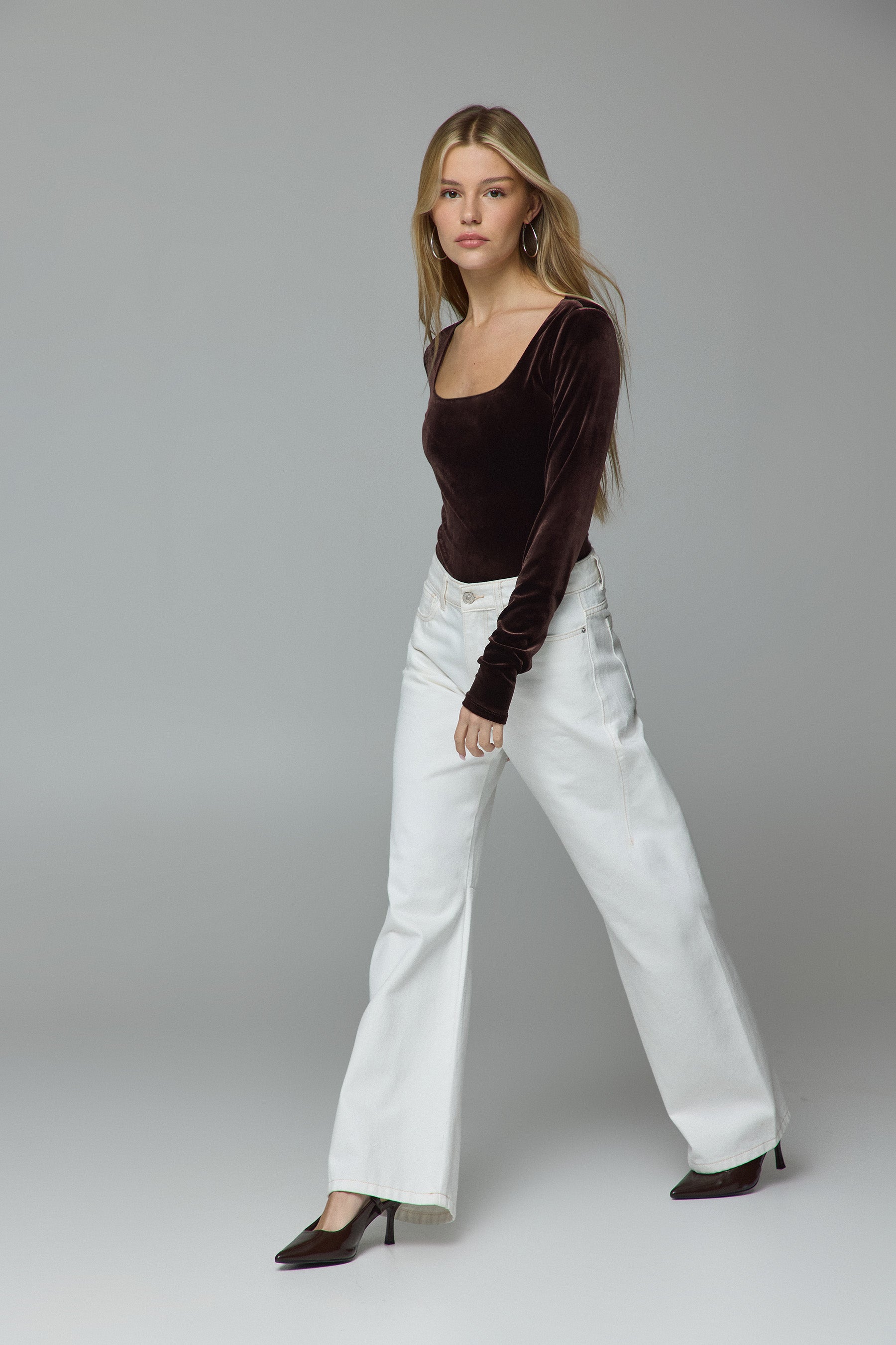 בגד גוף קטיפה בראון