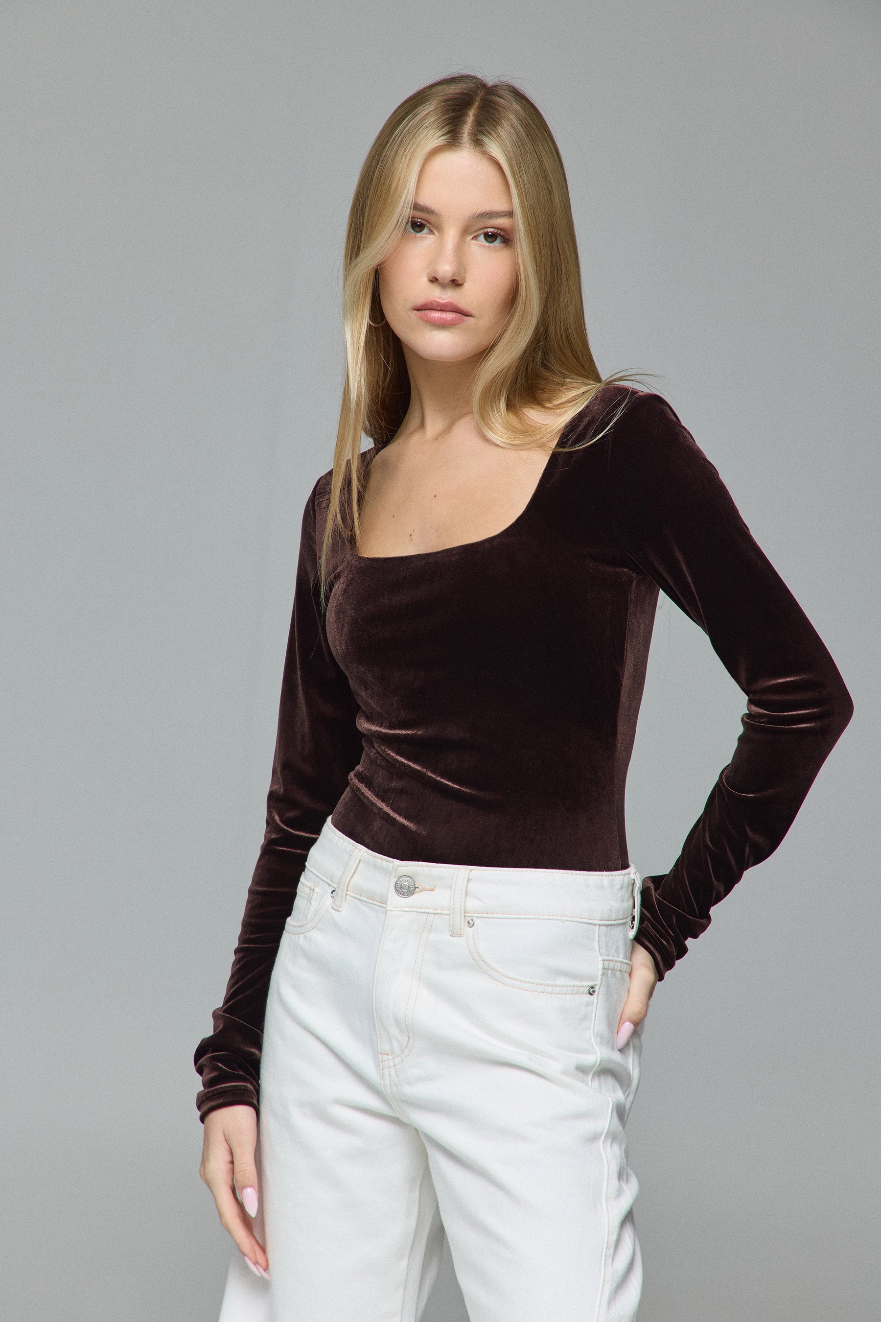 בגד גוף קטיפה בראון