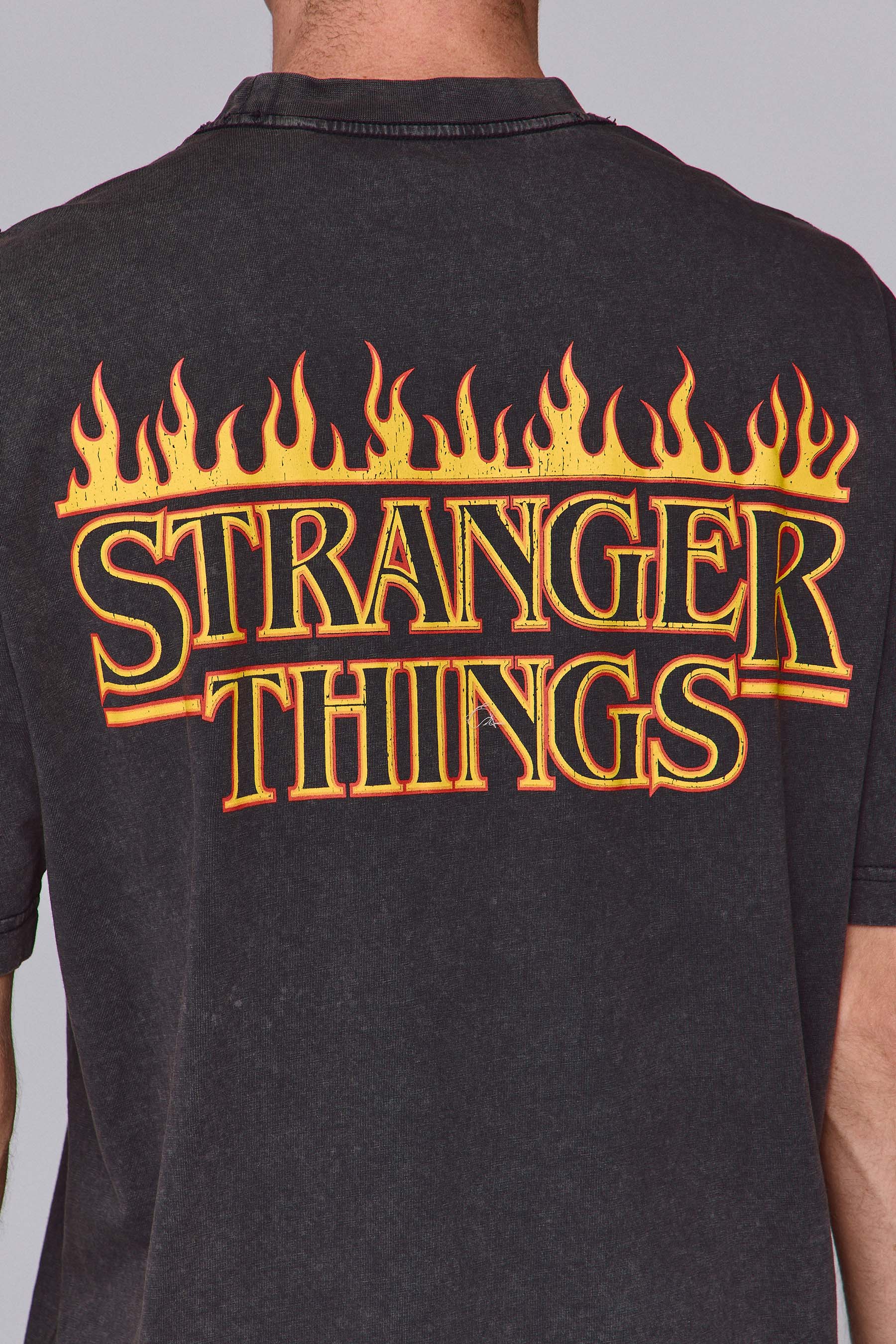 טי סטריינג'ר ת'ינגס להבה