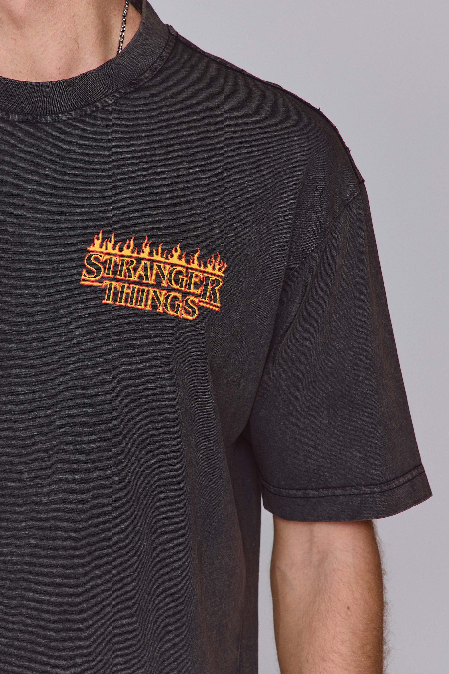 טי סטריינג'ר ת'ינגס להבה