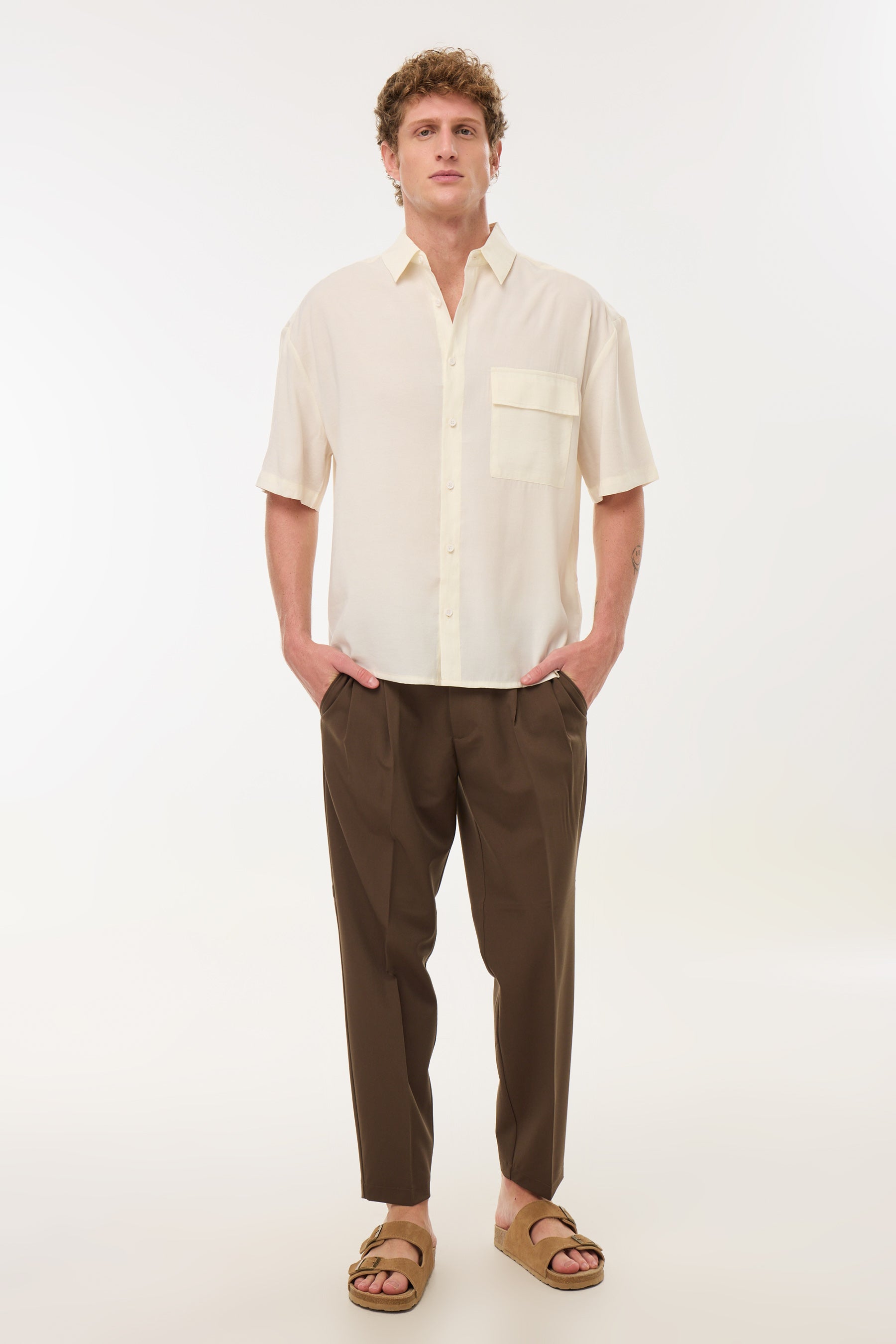 מכנסי צ'ינו קפלים