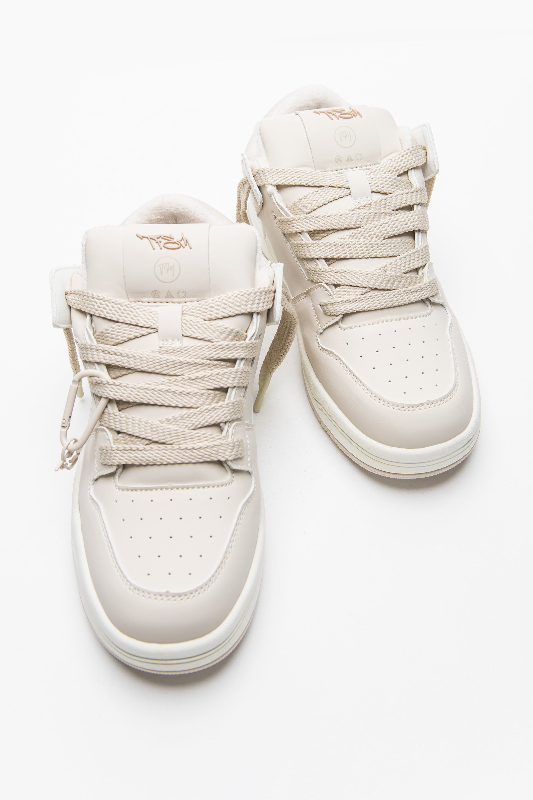 סניקרס סלייד