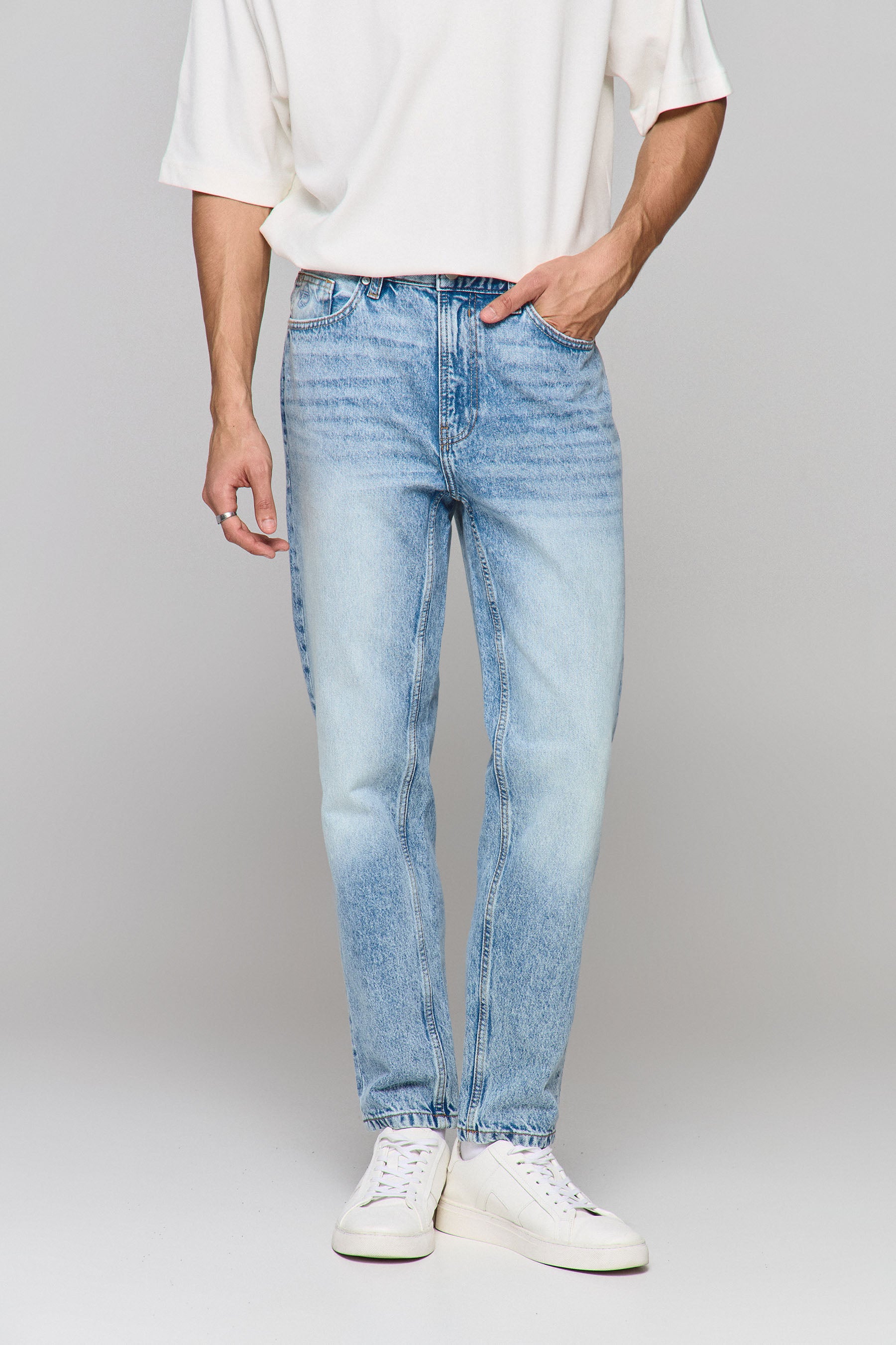 ג'ינס לואיס