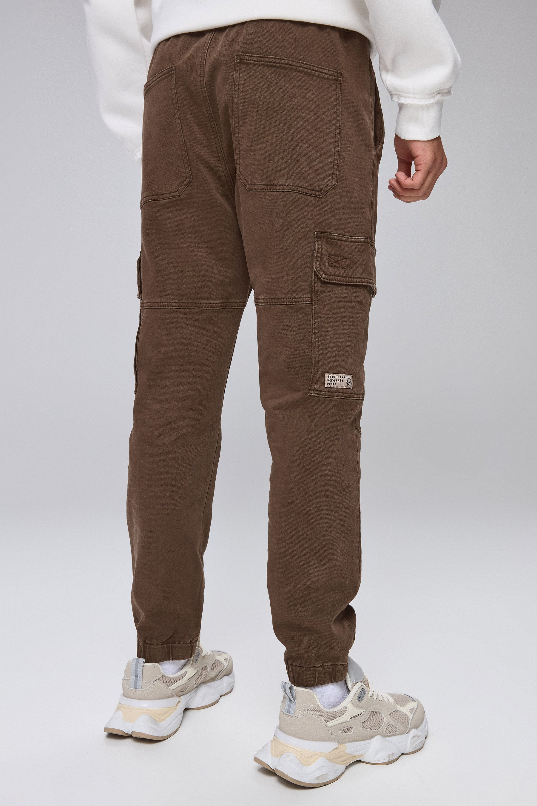 גינס קארגו טרי חום