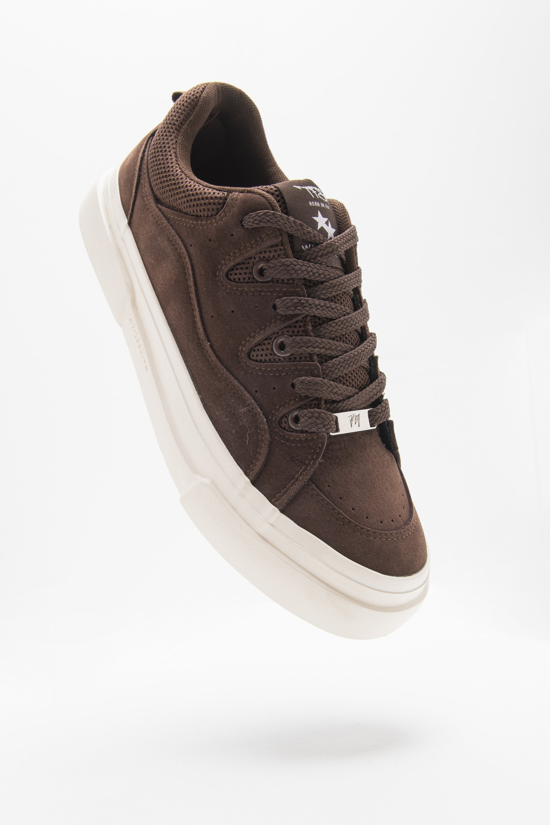 סניקרס אשטון