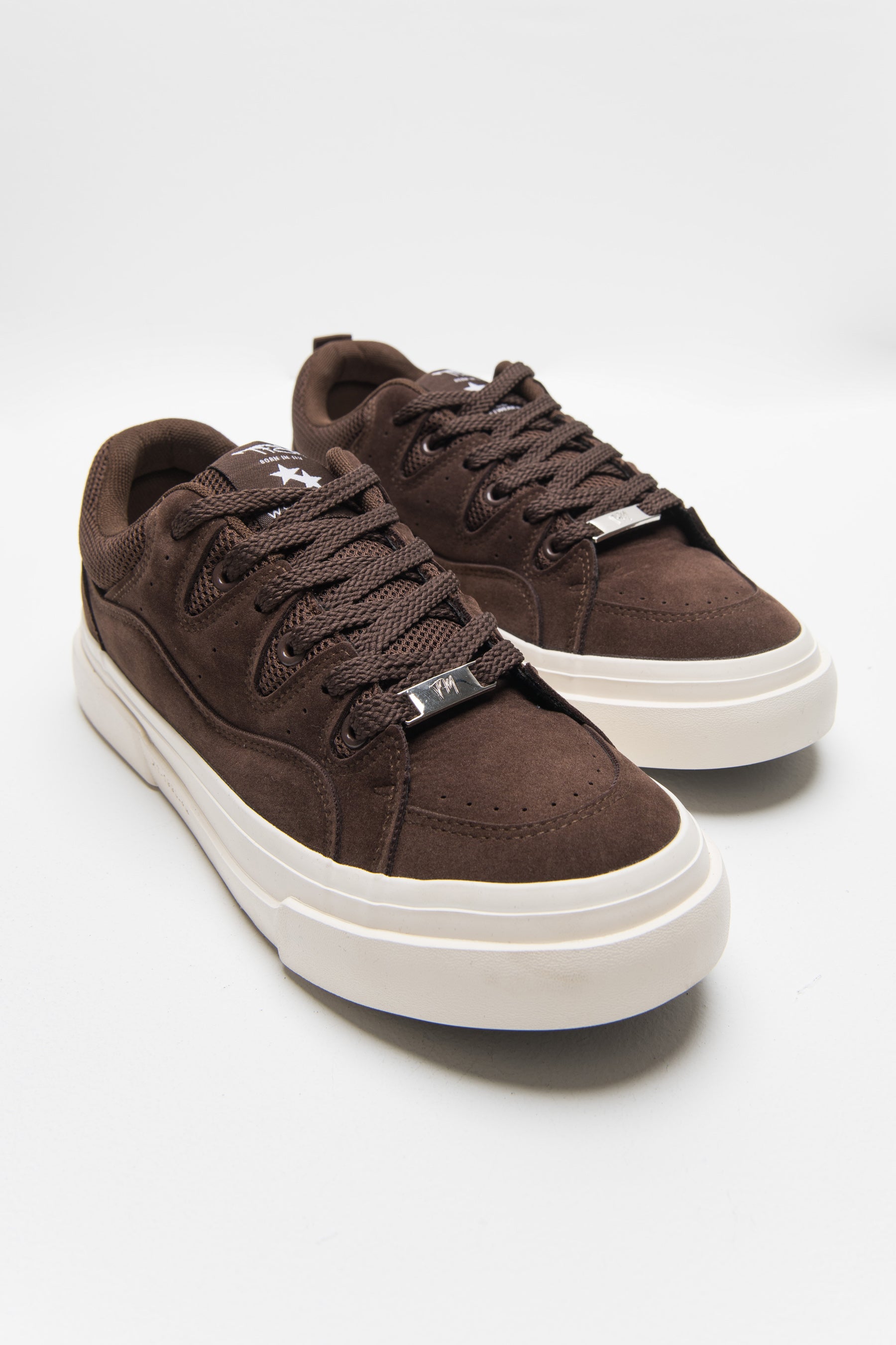 סניקרס אשטון