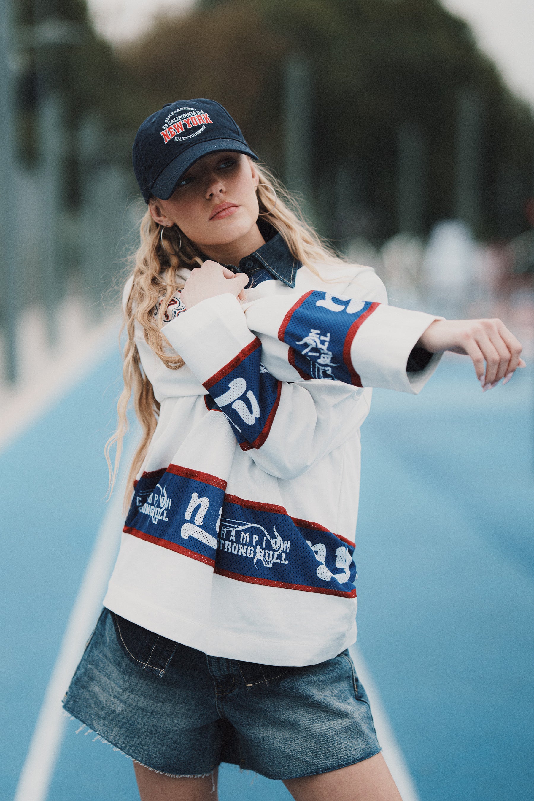 טישירט עם חיתוכים בד רשת